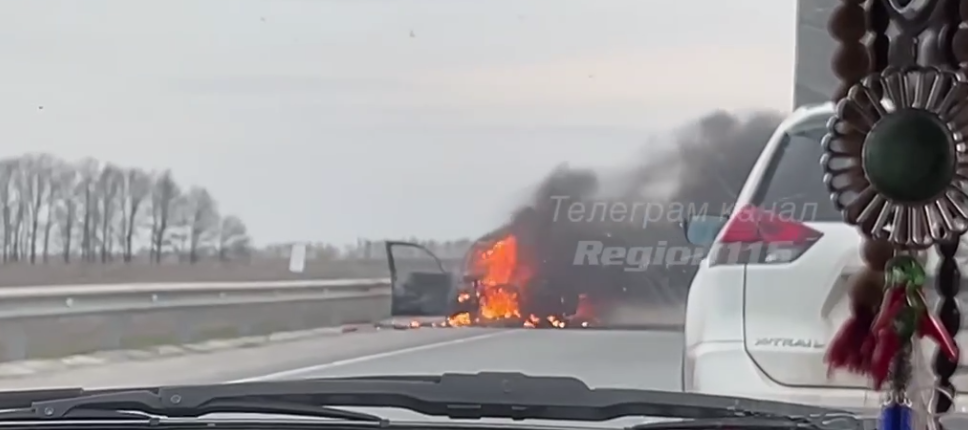 В Татарстане на трассе сгорел BMW