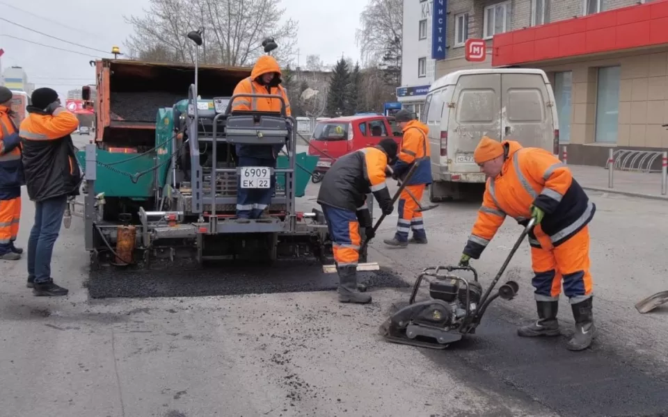 Власти рассказали, как в Барнауле проходит плановый ремонт дорог