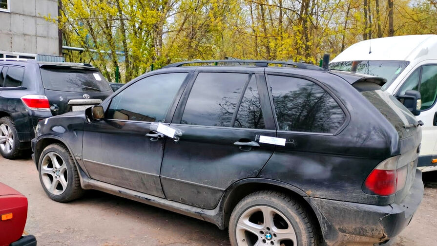 У россиянина отобрали BMW X5 за 503 неоплаченных штрафа